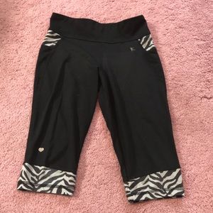 Cut-off Leggings w/Zebra Print